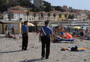 carabinieri-in-spiaggia